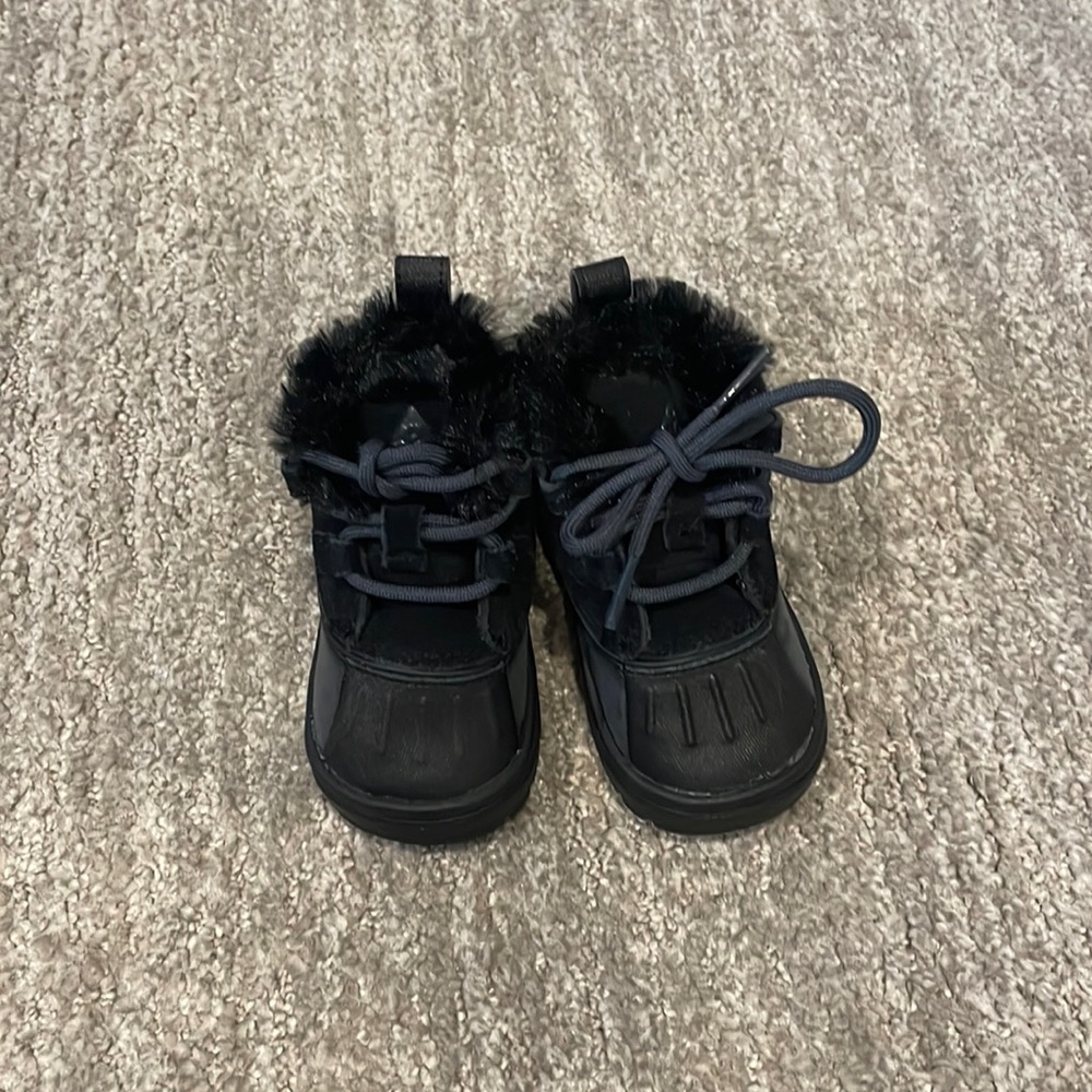 Nike baby chukka boots size 4